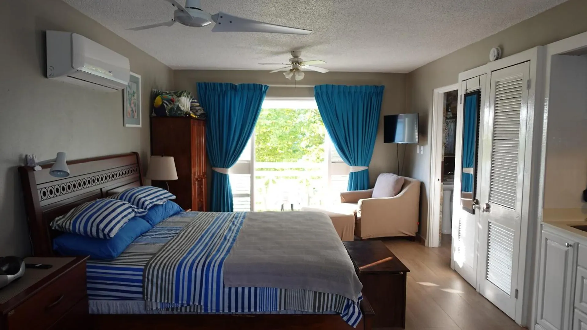 *** Holiday park Point Village Studio Negril Jamaica